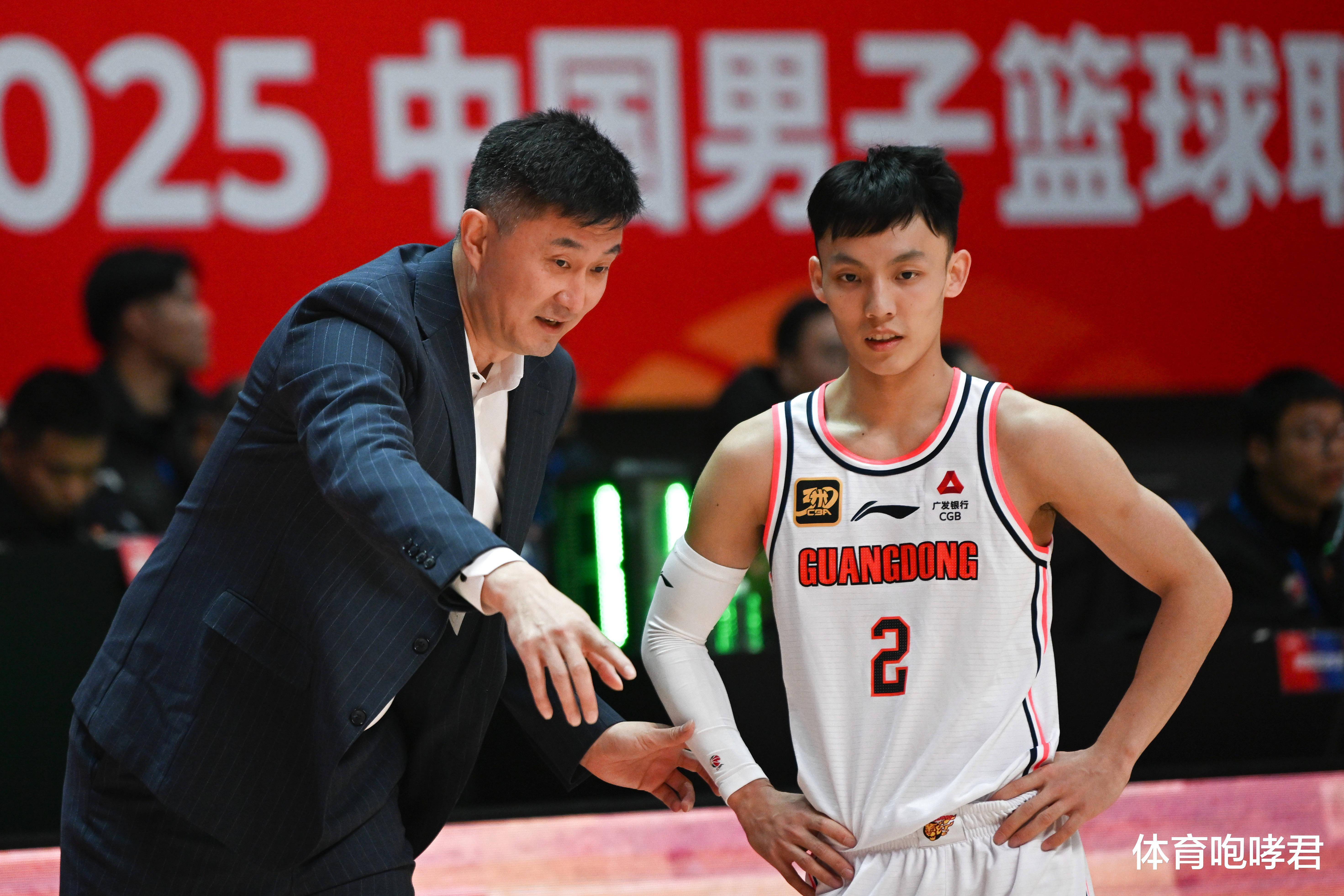 深圳男篮发布备战花絮;清晨遗憾出局;意甲任务艰巨;年轻球员得到机会的简单介绍 深圳男篮发布备战花絮;清晨遗憾出局;意甲任务艰巨;年轻球员得到机会的简单介绍